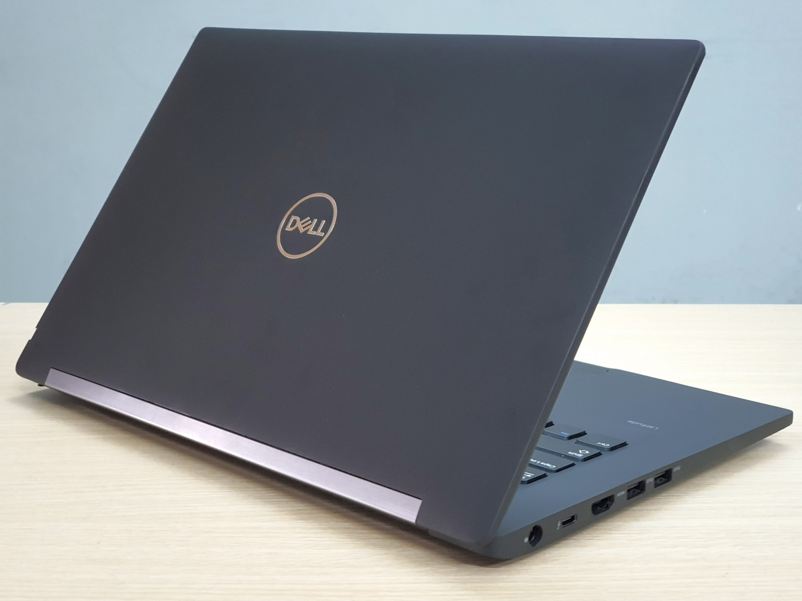 Dell 7490 laptop xách tay i7 gen 8 ram 8gb ssd 256gb 14 inch Full HD